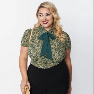 Smak Parlour Plus Size Green & Leaves Chiffon Power Play Blouse